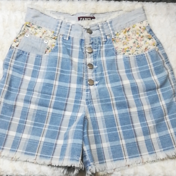 One Of A Kind Vintage Button Up Highwaisted Shorts - Picture 4 of 8